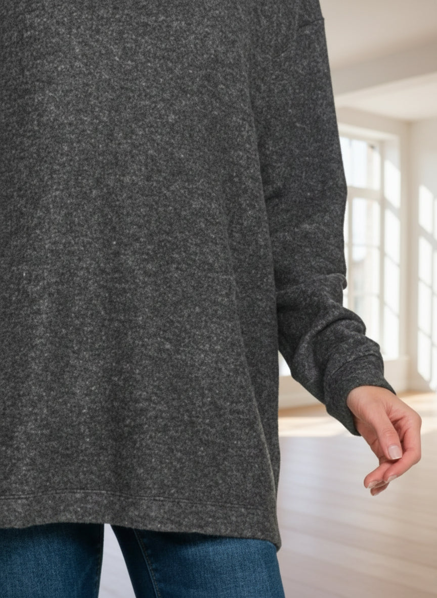 Cozy black hoodie – Close Up